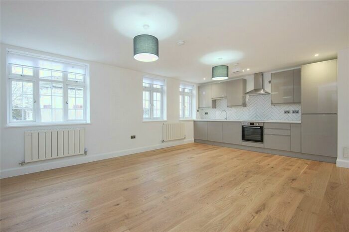 2 Bedroom Flat To Rent In Barking Road, West Ham, E13