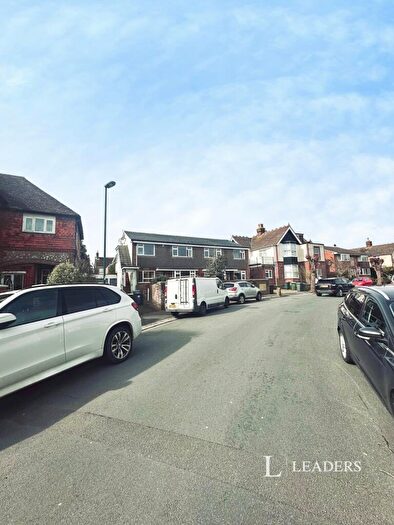 4 Bedroom Flat To Rent In Neville Road, PO22