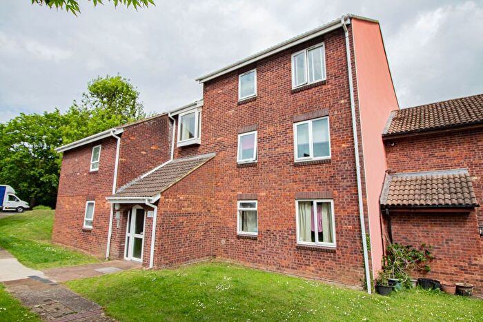 2 Bedroom Flat For Sale In Maple Court, Frome, BA11
