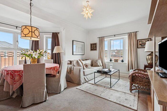 2 Bedroom Flat To Rent In Trinity Church Road, Barnes, SW13