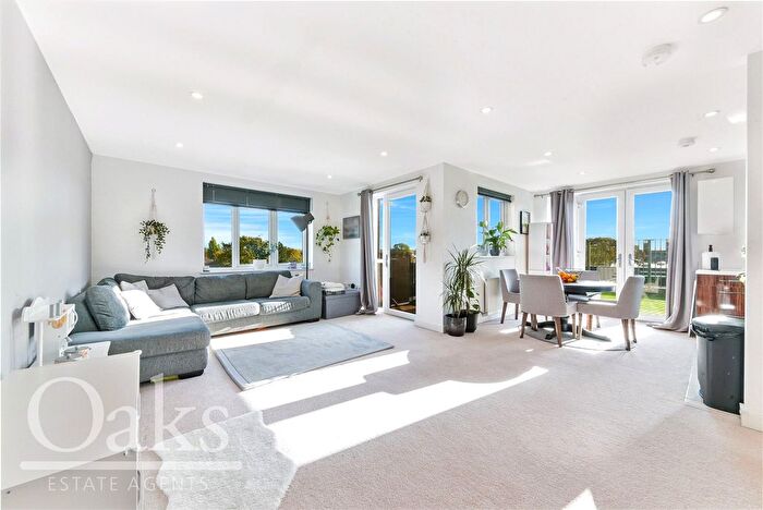 3 Bedroom Flat For Sale In Aventine Avenue, Mitcham Eastfields, CR4