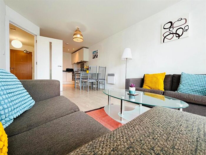 1 Bedroom Apartment To Rent In I-Land, Essex Street, B5