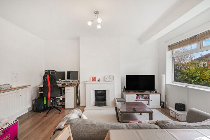 2 Bedroom Maisonette To Rent In Cavendish Avenue, West Ealing, W13