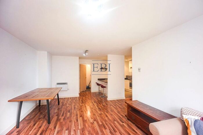 2 Bedroom Flat To Rent In The Quadrangle, Lower Ormond Street, Manchester, M1