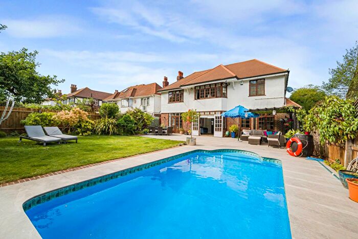 4 Bedroom Detached House For Sale In Upperton Road, Sidcup, DA14
