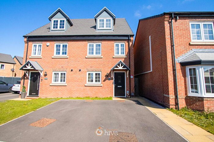 3 Bedroom Semi Detached House For Sale In Davy Road, New Rossington, Doncaster, DN11