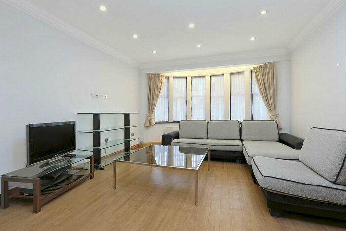 4 Bedroom Semi-Detached House To Rent In Saddlescombe Way, Finchley, London, N12