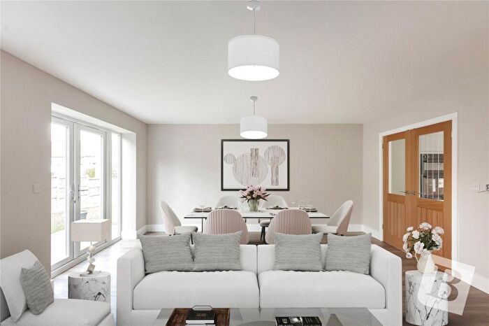 4 Bedroom Detached House For Sale In Queenswood Avenue, Hutton, Brentwood, Essex, CM13