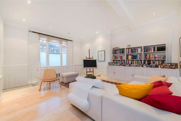 3 Bedroom Flat To Rent In Wandsworth Bridge Road, Fullham, London, SW6