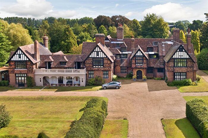 3 Bedroom Apartment For Sale In Stunning Manor House Apartment - Langley, ME17