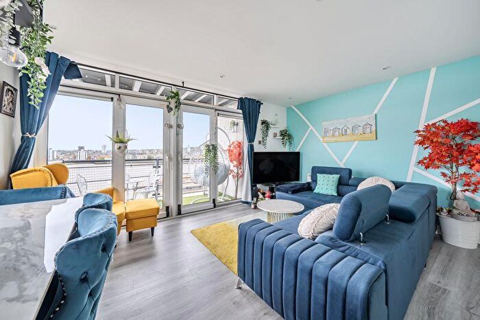 2 Bedroom Apartment For Sale In Sheerness Mews, London, E16