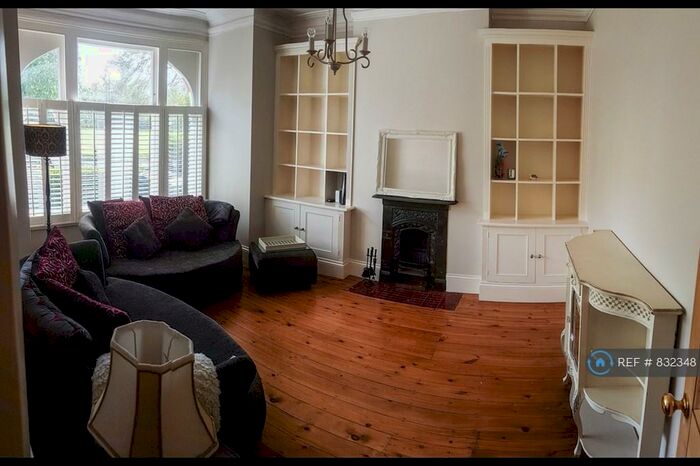 2 Bedroom Flat To Rent In Emmanuel Road, London, SW12