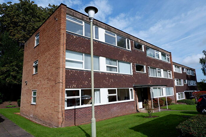 2 Bedroom Flat For Sale In Lichfield Road, Four Oaks, B74