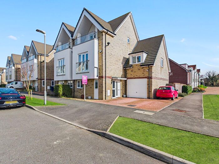 4 Bedroom Town House For Sale In Cheverton Avenue, Princes Risborough, Buckinghamshire, HP27