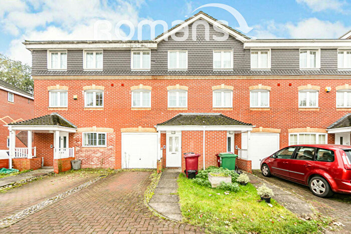3 Bedroom Town House To Rent In Henley Road, Caversham, RG4