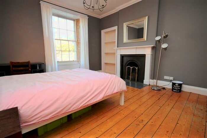 2 Bedroom Flat To Rent In Parkside Street Edinburgh United Kingdom, EH8