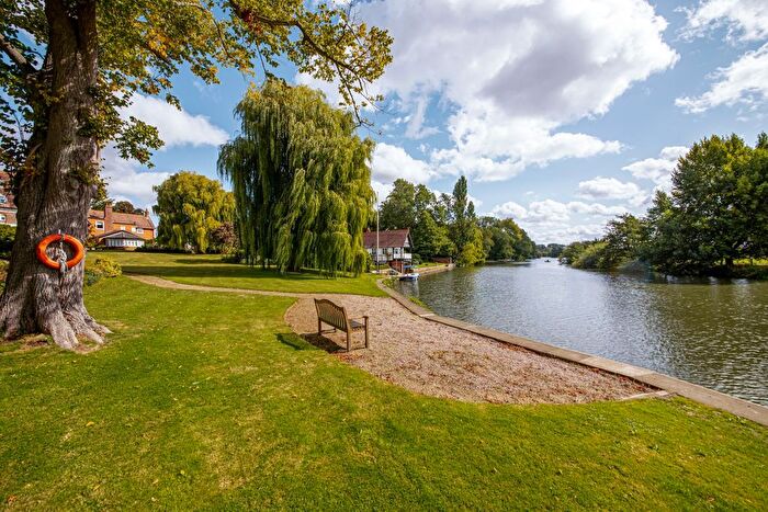 2 Bedroom Flat To Rent In Riverside House, Burcot, OX14