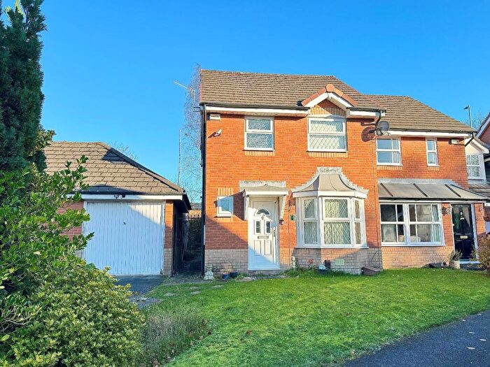 3 Bedroom End Of Terrace House For Sale In Caistor Close, Whalley Range, M16