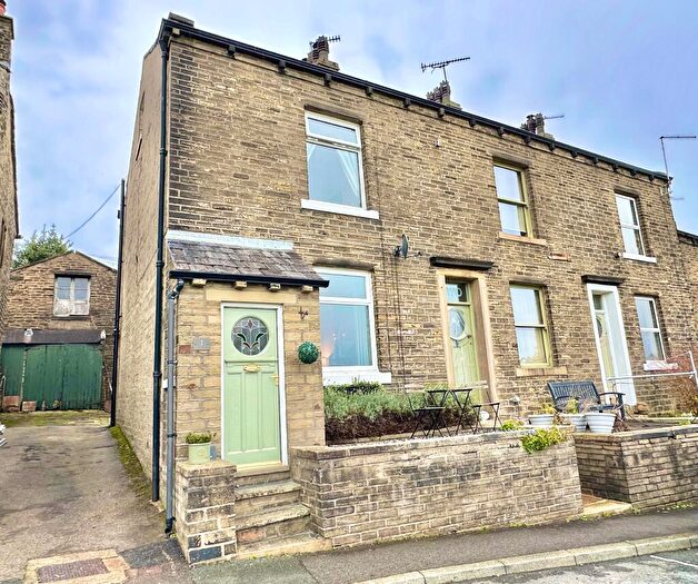3 Bedroom End Of Terrace House For Sale In Springfield, Midgley, Luddendenfoot, HX2