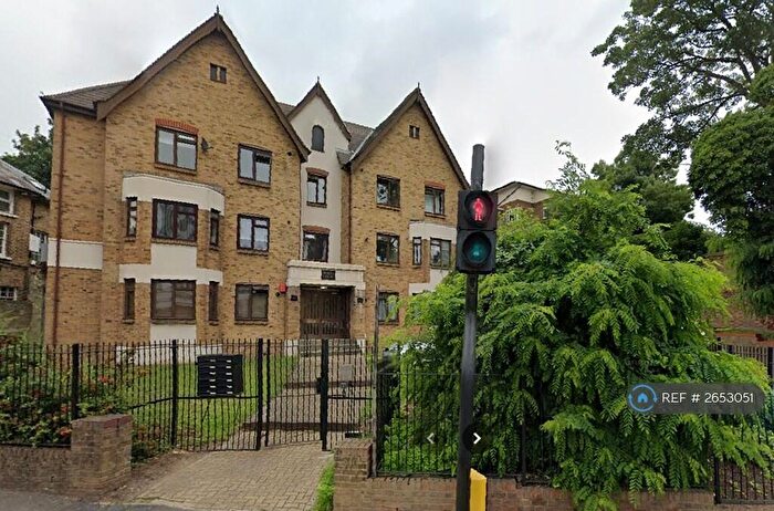 2 Bedroom Flat To Rent In Dukes Court, London, SE13