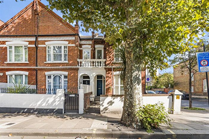 2 Bedroom Flat For Sale In Wandsworth Bridge Road, Fulham, SW6