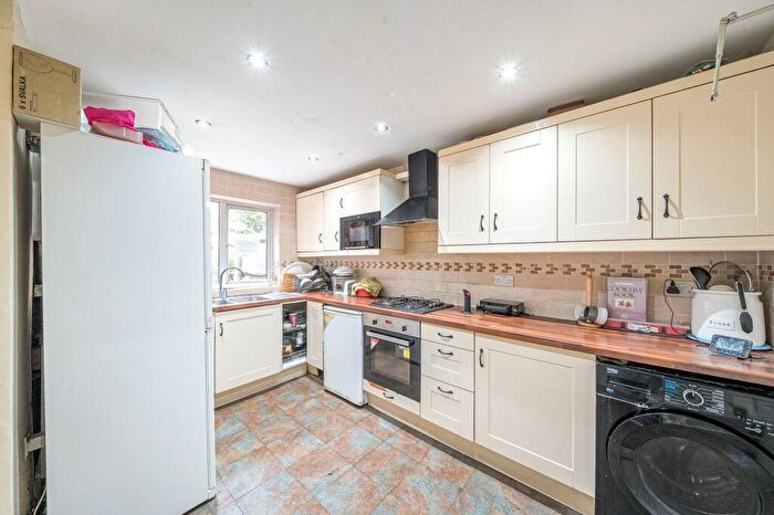 3 Bedroom Semi Detached House For Sale In Davidson Road, Croydon, CR0