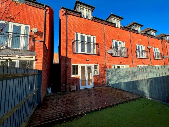 3 Bedroom Town House To Rent In Rosebery Road, Anstey LE7