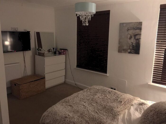 1 Bedroom Property To Rent In Room, Devizes Road, SP2
