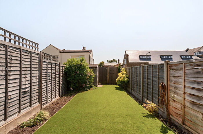 1 Bedroom Apartment For Sale In Margaret Road, New Barnet, EN4