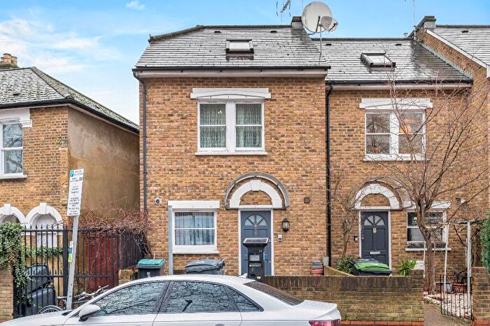 3 Bedroom Town House To Rent In Trinity Road, London, N22