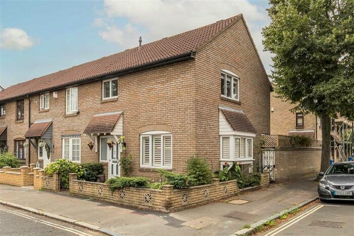 3 Bedroom Terraced House To Rent In Strathnairn Street, London, SE1