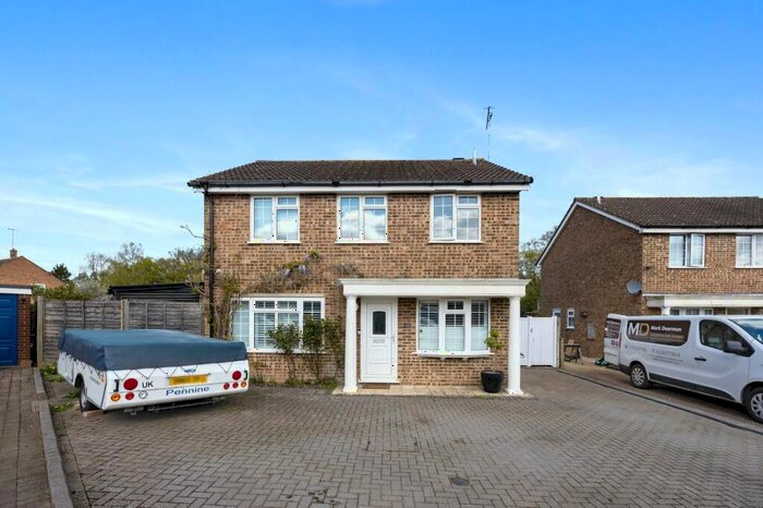 5 Bedroom Detached House For Sale In Darenth Way, Horley, RH6