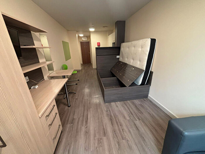 Studio To Rent In Halley House, - Hounds Gate, Nottingham, Nottinghamshire, NG1