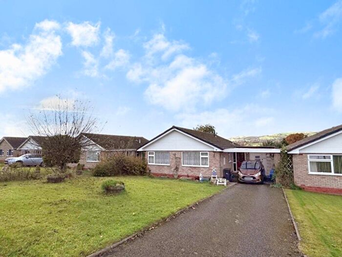 3 Bedroom Detached Bungalow For Sale In Holcombe Avenue, Llandrindod Wells, LD1