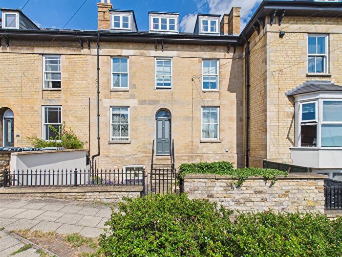 2 Bedroom Flat For Sale In Brownlow Terrace, Stamford, Lincolnshire, PE9