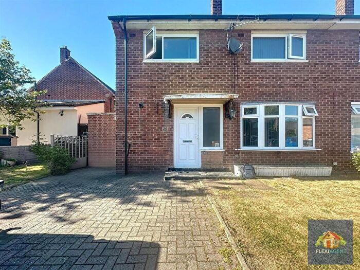 3 Bedroom Semi-Detached House To Rent In The Close, Southport, PR9