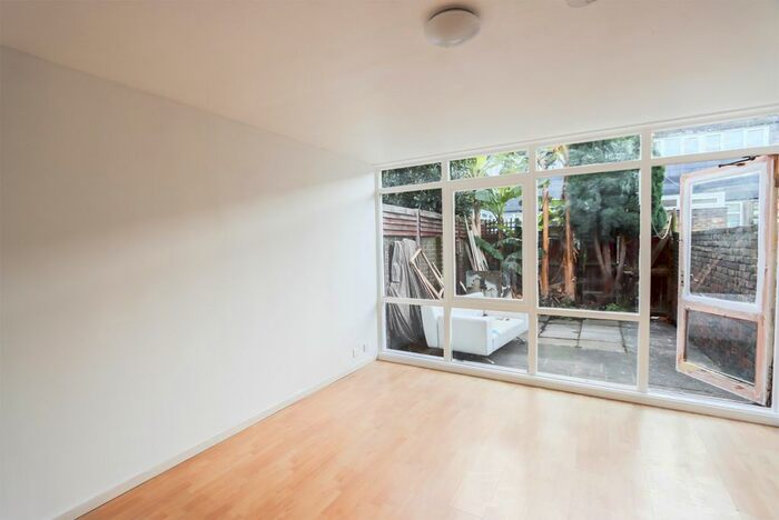 2 Bedroom Flat To Rent In Blenheim Gardens, Brixton SW2