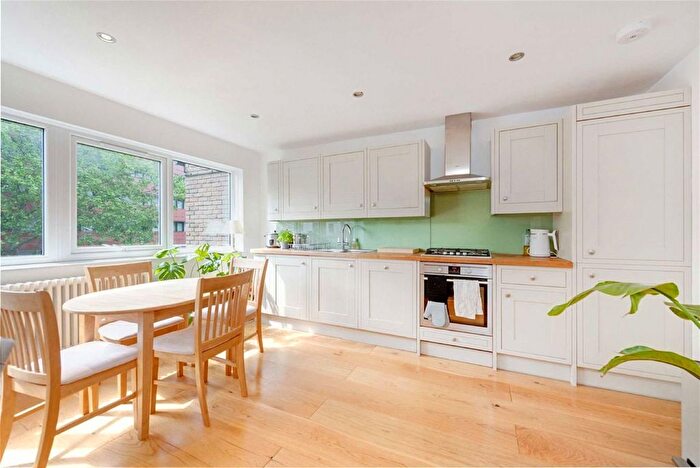 2 Bedroom Flat To Rent In Matthew Close, London, W10