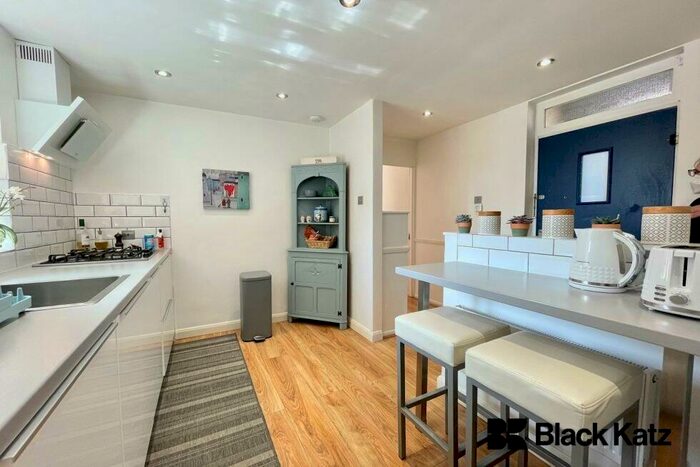 3 Bedroom Flat To Rent In Enid Street, Bermondsey, SE16