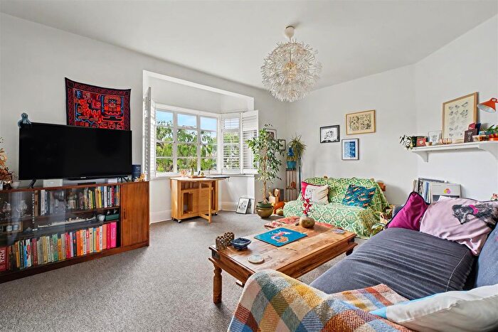 2 Bedroom Flat For Sale In Denison Close, London, N2