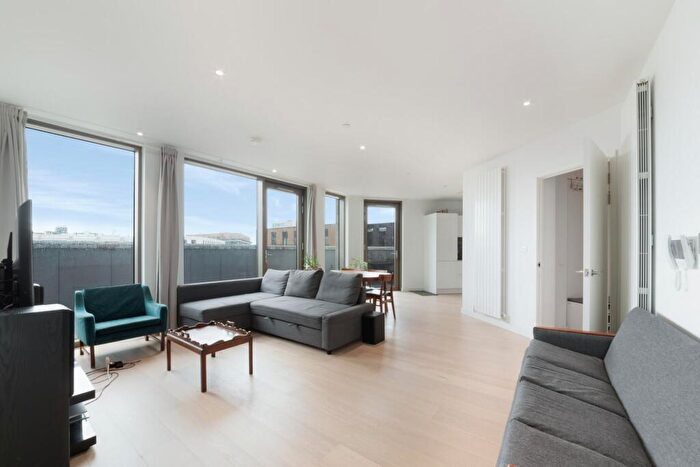 4 Bedroom Duplex For Sale In Commodore House, Royal Wharf, E16