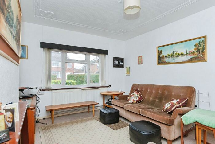 2 Bedroom Bungalow For Sale In The Fairway, Blaby, Leicester, Leicestershire, LE8