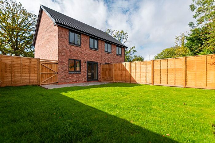 3 Bedroom Semi-Detached House For Sale In Siren Close, Birchwood, WA3