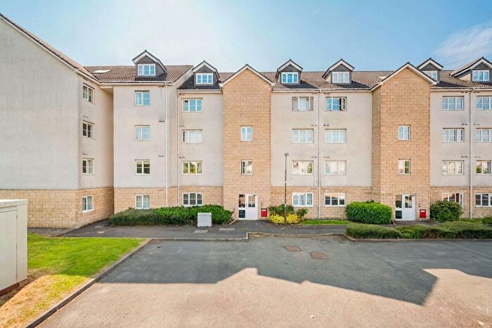 2 Bedroom Flat To Rent In Queens Crescent, Livingston, EH54