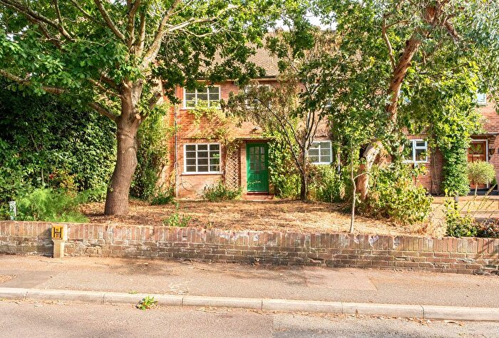 3 Bedroom Terraced House For Sale In The Crescent, Sevenoaks, Kent, TN13