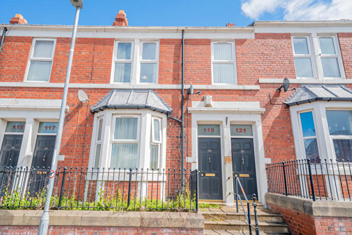 3 Bedroom Flat For Sale In Rawling Road, Gateshead, NE8