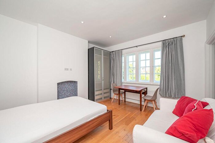 Studio To Rent In Ravenscroft Avenue, Golders Green, London, NW11