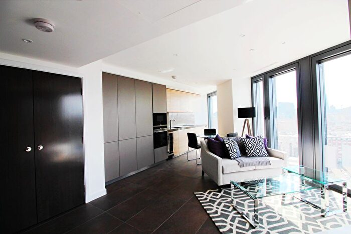 1 Bedroom Flat To Rent In Chronicle Tower, B City Road, Islington Borough, London, EC1V