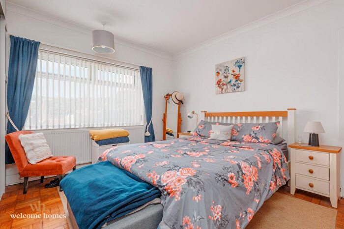 2 Bedroom Flat For Sale In Cooper Dean Drive, Bournemouth, BH8