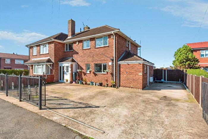 3 Bedroom Semi-Detached House For Sale In Dryden Close, Grantham, NG31